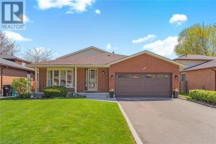 484 HUNTERSWOOD Court, Waterloo, Ontario N2K3E9