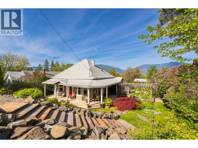225 8th Avenue S, Creston, British Columbia V0B1G3