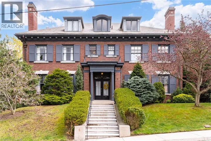 5 UNDERCLIFFE Avenue, Hamilton, Ontario L8P3G9