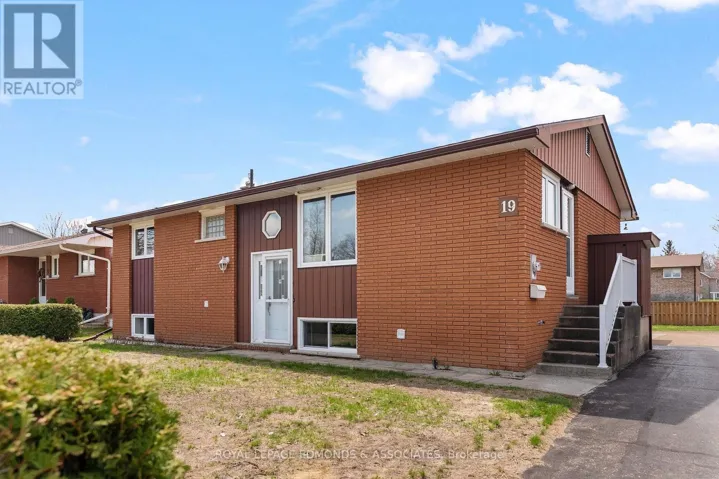 19 ALGONQUIN STREET, Petawawa, Ontario K8H2B1