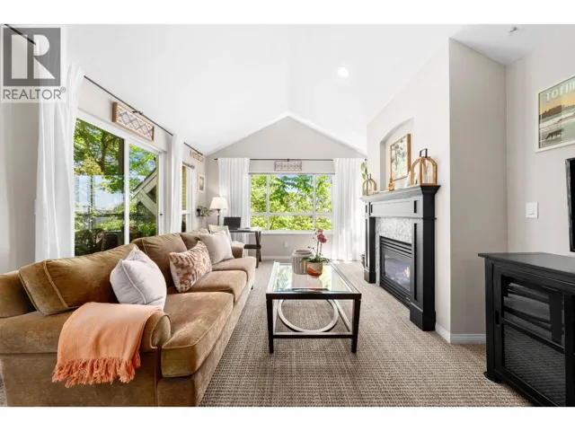 303 365 E 1ST STREET, North Vancouver, British Columbia V7L4W5