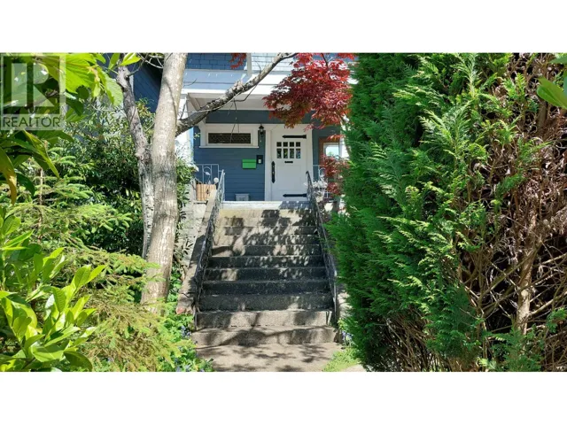 1951 NAPIER STREET, Vancouver, British Columbia V5L2N6