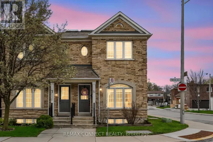 5 TERCEIRA CIRCLE, Toronto (Weston-Pellam Park), Ontario M6N5J3