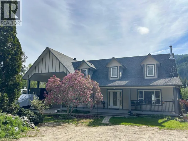 401 Gillis Avenue, Sicamous, British Columbia V0E2V1