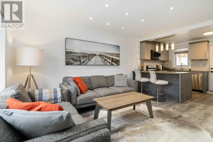 310 SENLAC ROAD, Toronto (Willowdale West), Ontario M2R1R1
