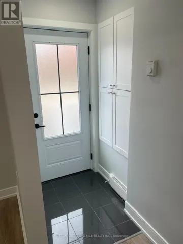 MAIN FLOOR - 97 TWELFTH STREET, Toronto (New Toronto), Ontario M8V3G9