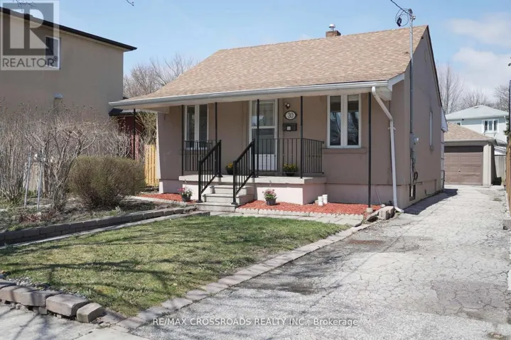 30 HEARST CIRCLE, Toronto (Brookhaven-Amesbury), Ontario M6M2T7