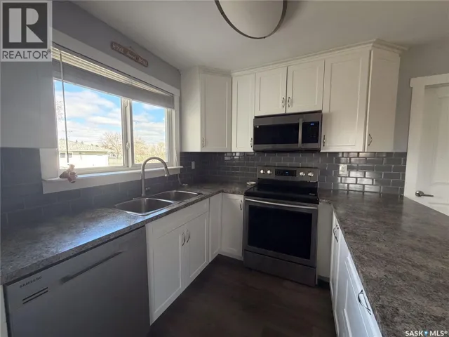 302 Aberdeen STREET, Elbow, Saskatchewan S0H1J0