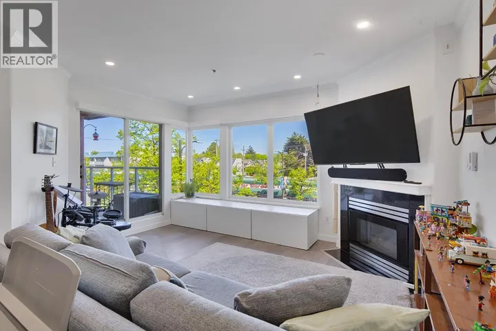 207 3280 W BROADWAY, Vancouver, British Columbia V6K2H4