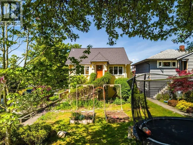 2607 E 5TH AVENUE, Vancouver, British Columbia V5M1N1