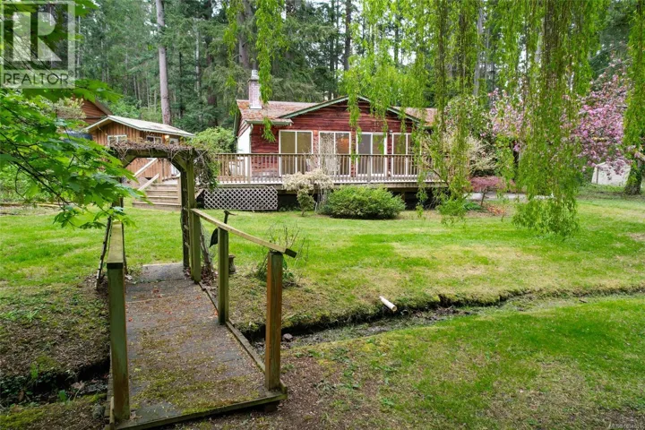 2420 Spring Beach Dr, Gabriola Island, British Columbia V0R1X7