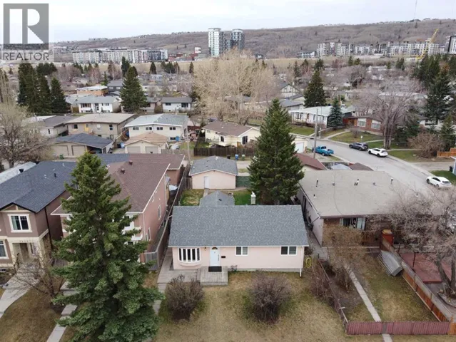 7615 36 Avenue NW, Calgary, Alberta T3B1V2