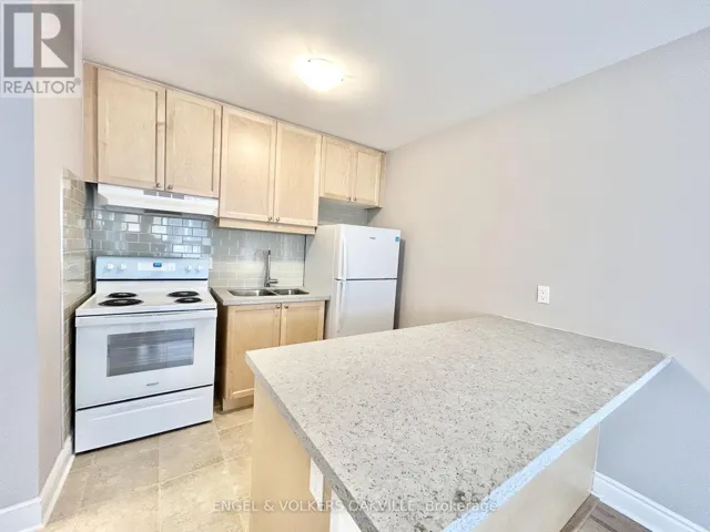 4 - 100 TWENTY FIFTH STREET, Toronto (Long Branch), Ontario M8V3P9