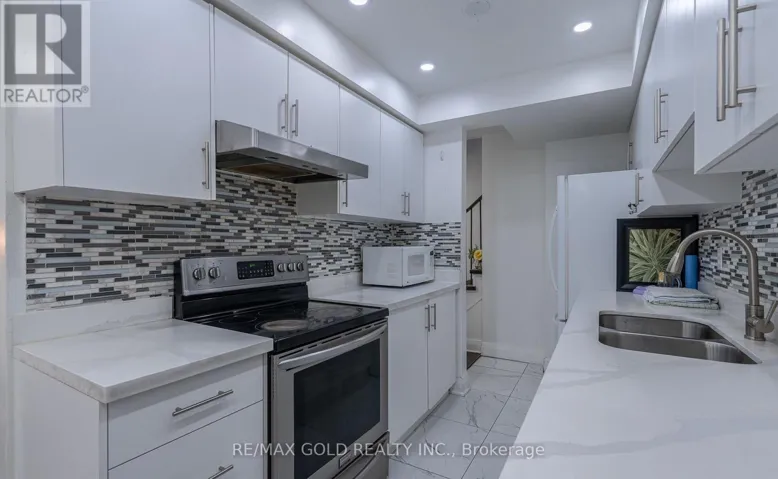 102 BUNCHBERRY WAY, Brampton (Sandringham-Wellington), Ontario L6R2E8