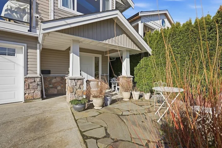 863 LEE STREET, White Rock, British Columbia V4B4N7