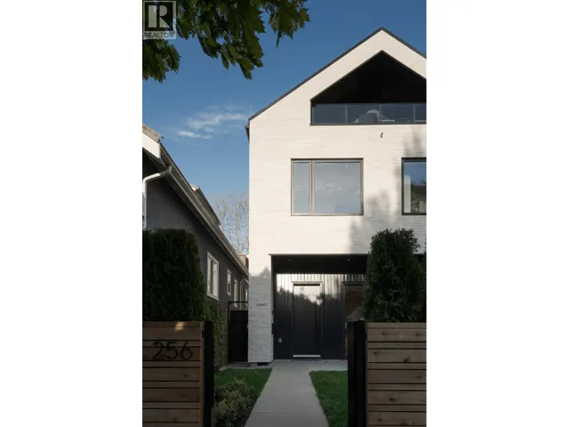 2256 GARDEN DRIVE, Vancouver, British Columbia V5N4X2