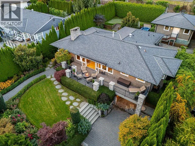 1425 PALMERSTON AVENUE, West Vancouver, British Columbia V7T2H8