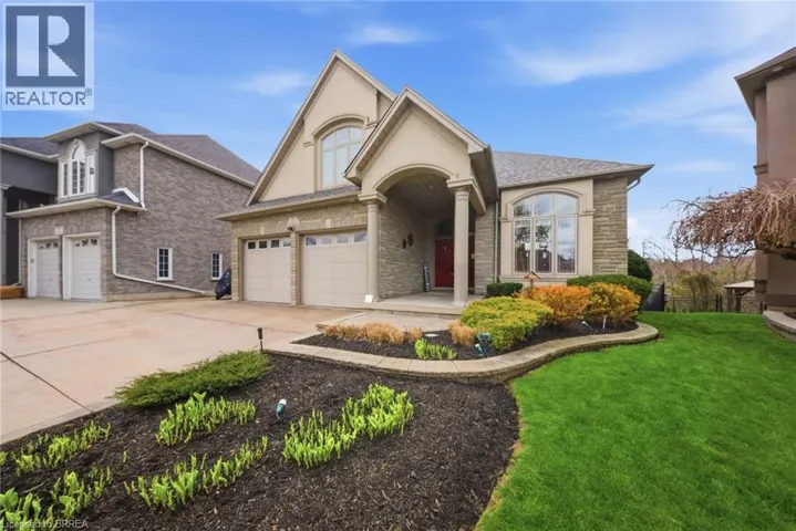 7 TOM THOMSON Court, Brantford, Ontario N3R7Z6