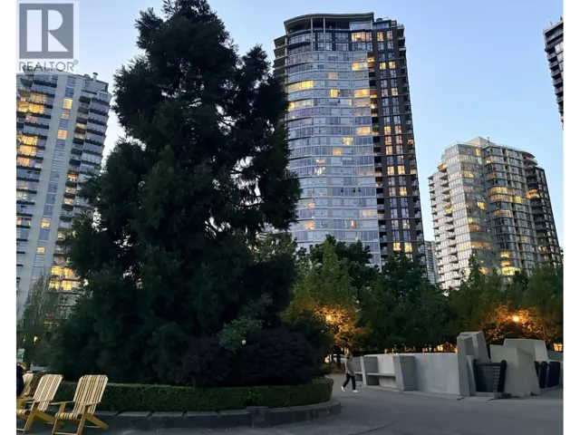 607 583 BEACH CRESCENT, Vancouver, British Columbia V6Z3E6