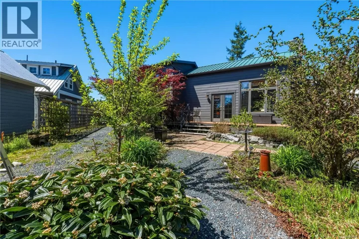 1118 Sixth Ave, Ucluelet, British Columbia V0R3A0