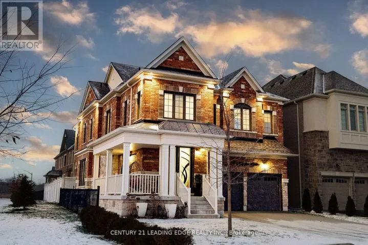 34 HUGGINS DRIVE, Whitby, Ontario L1P0N4