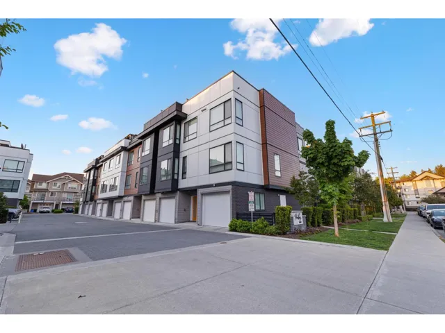 27 19749 55 AVENUE, Langley, British Columbia V3A3W8