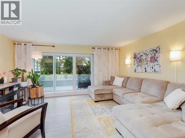 102 3277 Quadra St, Saanich, British Columbia V8X4W9