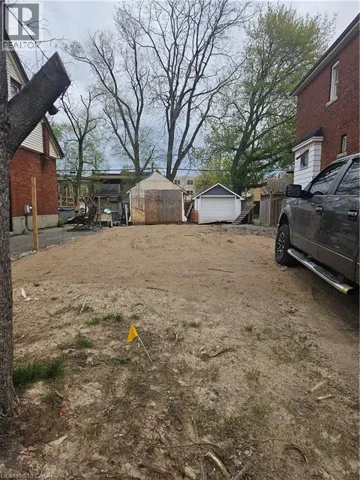 18 TUXEDO Avenue N, Hamilton, Ontario L8H4P5