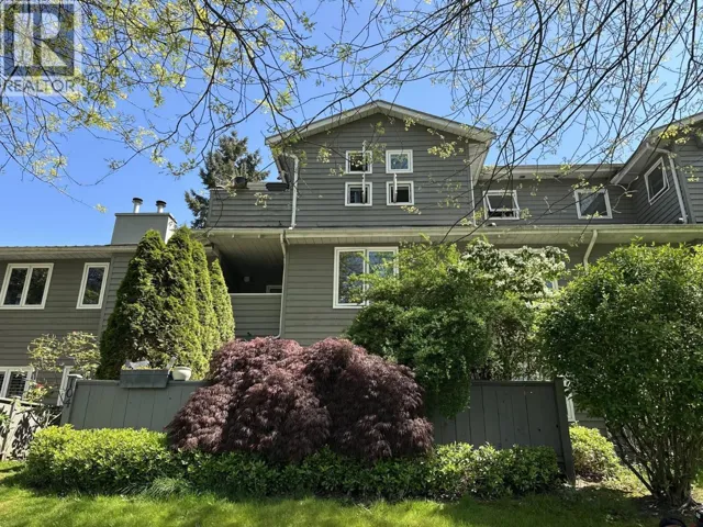 204 1523 BOWSER AVENUE, North Vancouver, British Columbia V7P2Y4