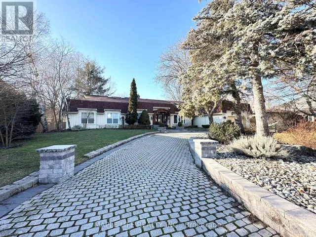 16 BRIAN CLIFF DRIVE, Toronto (Banbury-Don Mills), Ontario M3B2G2