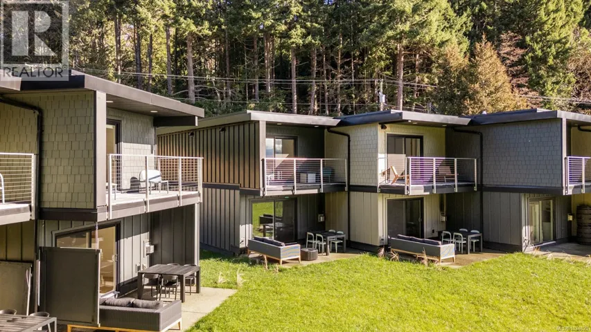 209 4305 Shingle Spit Rd, Hornby Island, British Columbia V0R1Z0