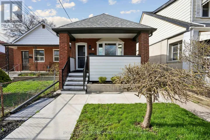 972 COSBURN AVENUE, Toronto (Woodbine-Lumsden), Ontario M4C2W9
