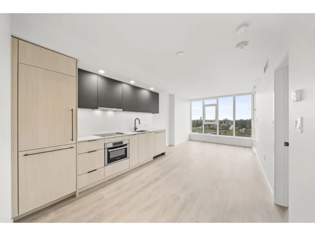 21XX 13738 CENTRAL AVENUE, Surrey, British Columbia V3T0X5