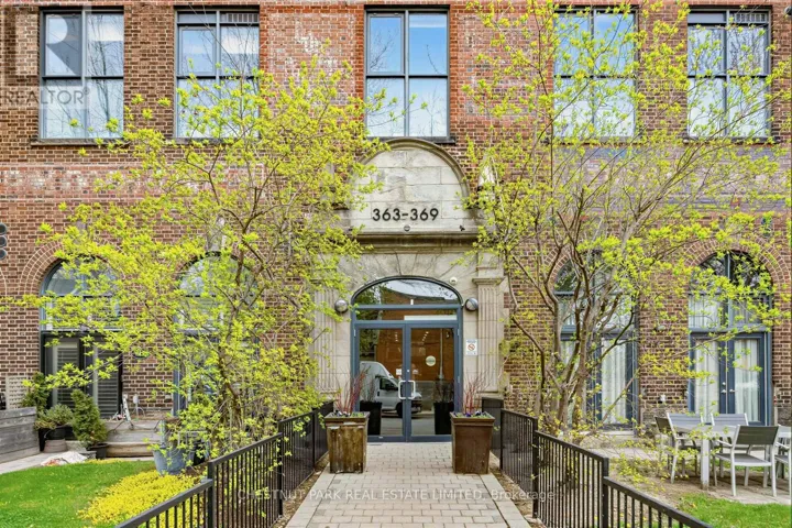 301 - 363 SORAUREN AVENUE, Toronto (Roncesvalles), Ontario M6R3C1