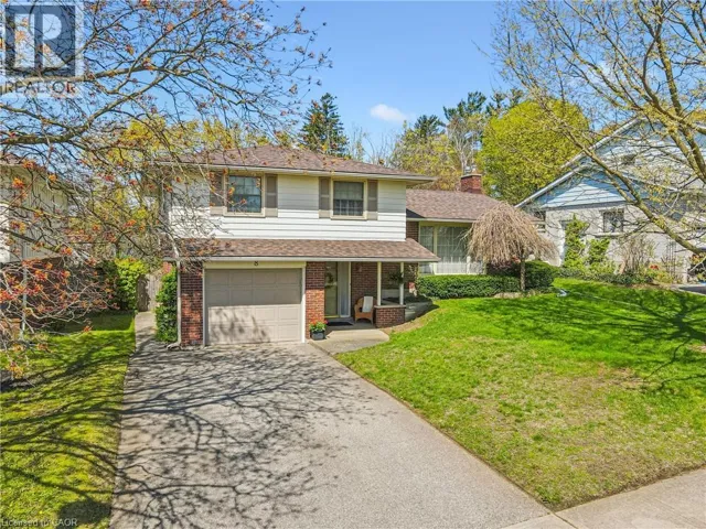 8 CRESTWOOD Drive, Cambridge, Ontario N1S3N9