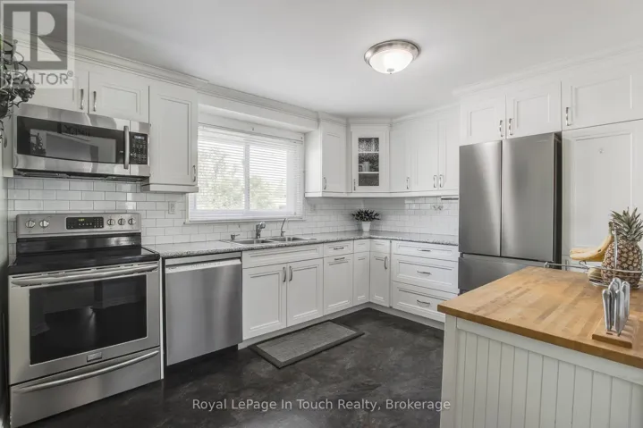 4 - 233 INNISFIL STREET, Barrie (Allandale Centre), Ontario L4N3E9