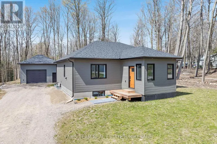 6 FAIRLAWN GROVE, Tiny, Ontario L9M0B5