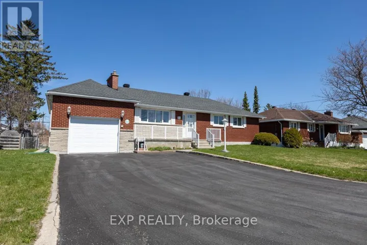 11 DONNA STREET, Ottawa, Ontario K2G2V5