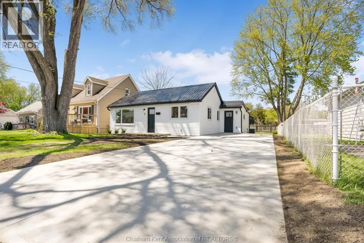 7 OXLEY DRIVE, Chatham, Ontario N7L2K5