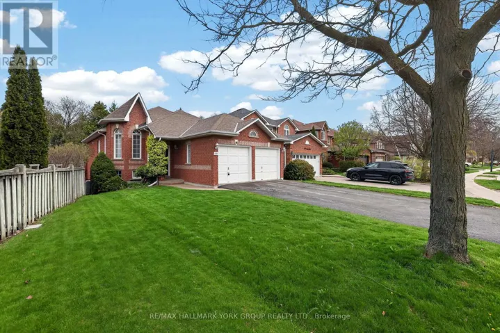 801 SURIN COURT, Newmarket (Gorham-College Manor), Ontario L3Y8R3