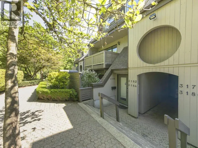 3184 MOUNTAIN HIGHWAY, North Vancouver, British Columbia V7K2H5