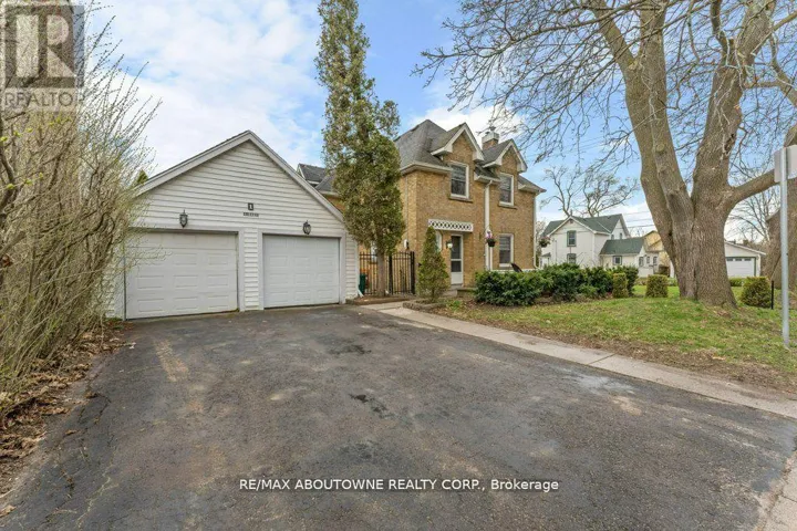 1 COLLEGE STREET, Kingston (Central City East), Ontario K7L4L5