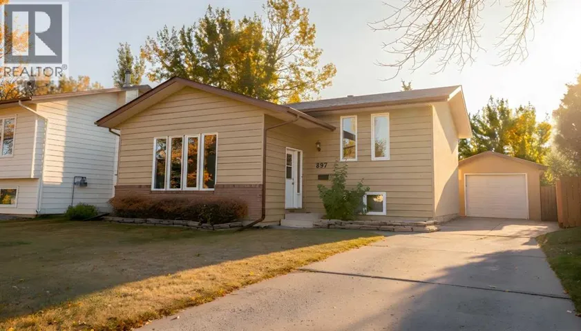 897 Red Crow Boulevard W, Lethbridge, Alberta T1K5P5
