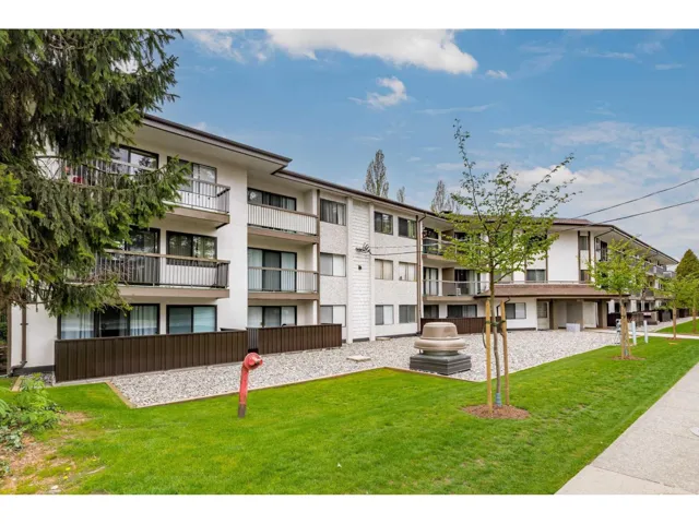 218 15020 NORTH BLUFF ROAD, White Rock, British Columbia V4B5A4
