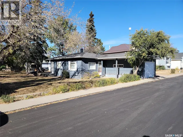 4906 52nd STREET, Macklin, Saskatchewan S0L2C0
