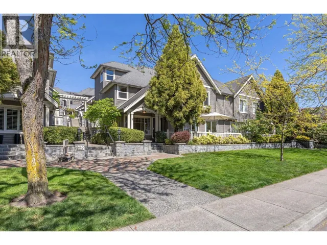 3 222 E 5TH STREET, North Vancouver, British Columbia V7L1L7