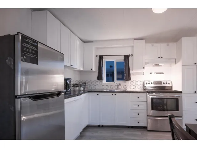 25 26892 FRASER HIGHWAY, Langley, British Columbia V4W3V3