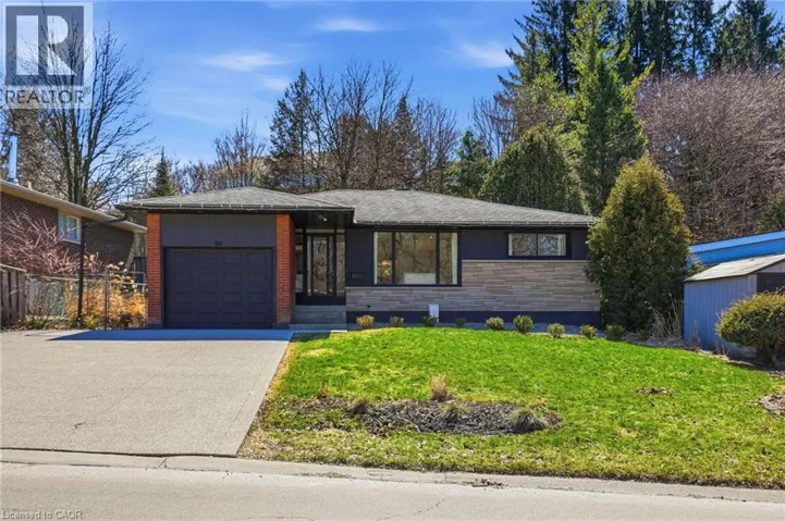 84 PLEASANT Avenue, Dundas, Ontario L9H3T4