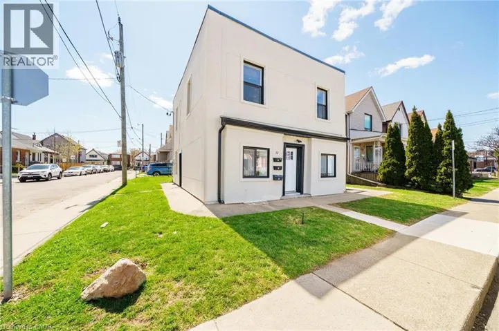 32 BRITANNIA Avenue, Hamilton, Ontario L8H1W4