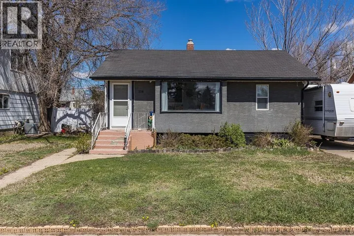 228 11 Street SW, Medicine Hat, Alberta T1A4S4